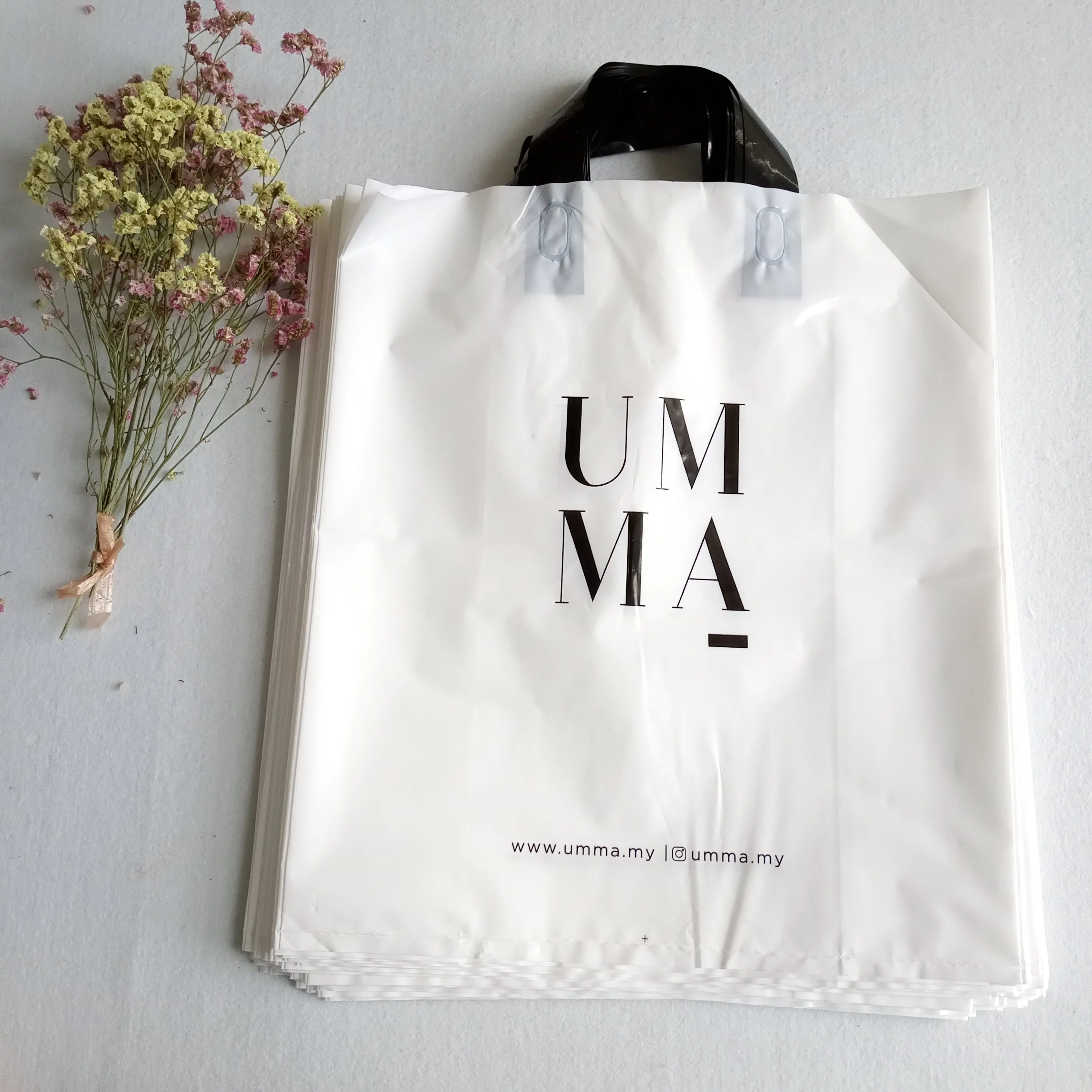 

Wholesale recyclable white Glossy Ldpe Custom Printed Plastic shopping Bags With Handles, Customized color