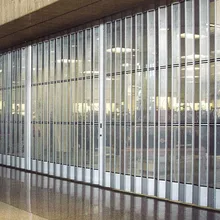 Thương mại an ninh cửa h&agrave;ng polycarbonate gấp cửa nh&ocirc;m nhựa trong suốt accordion trượt m&agrave;n trập cửa