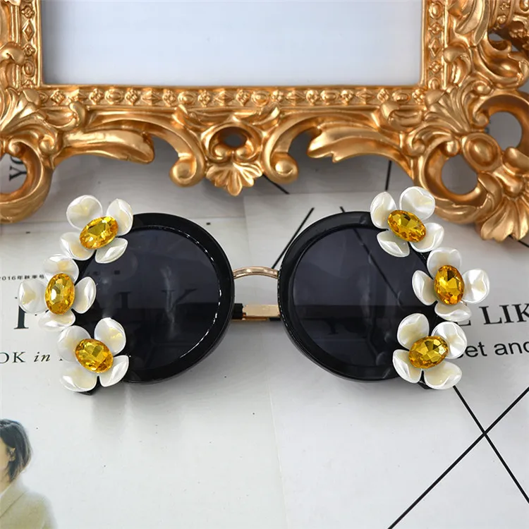 

2019 Hot Vintage Luxury Women Sun Glasses Flower Rhinestone Sunglasses