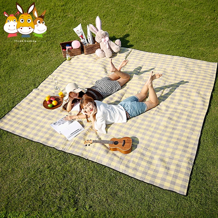 

106*106in large family camping travel cheap roll up picnic blanket outdoor, Multicolor