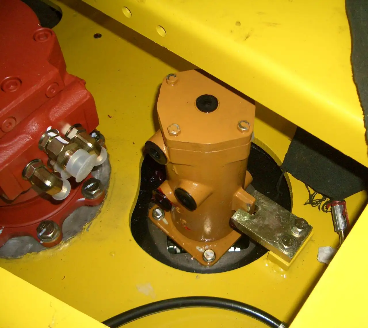 
1-30 Multi channel hydraulic central swivel union are designed for excavator, crane, grader and tower crane service 