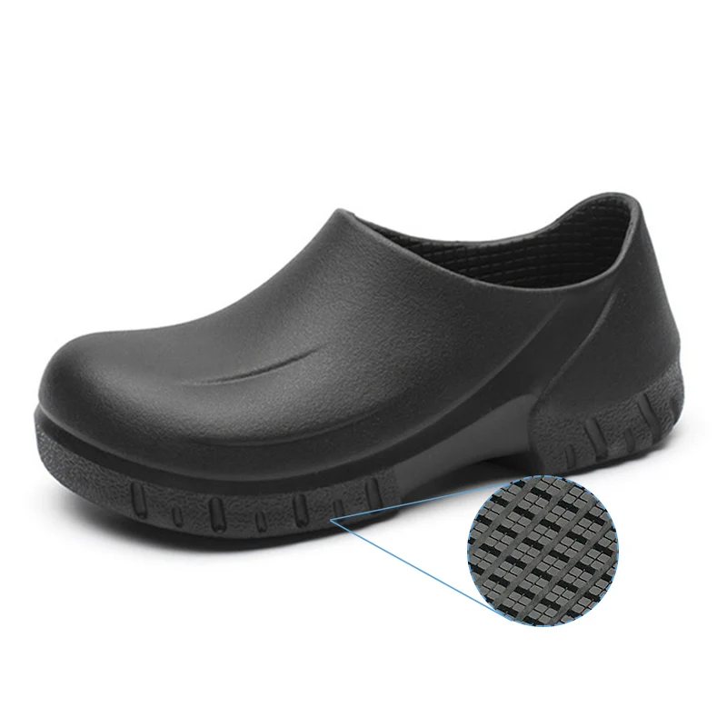 zapatos de trabajo en cocina