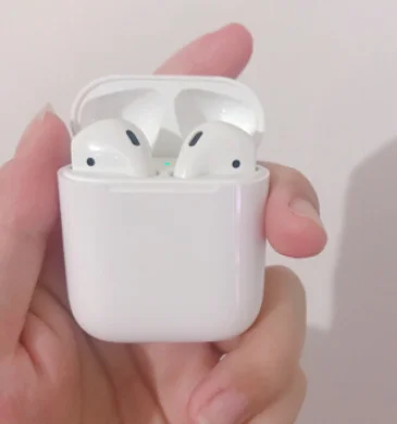 

Wireless Bluetooth Earphone With Charging Case Designed in California Gen 1 MMEF2CH/A