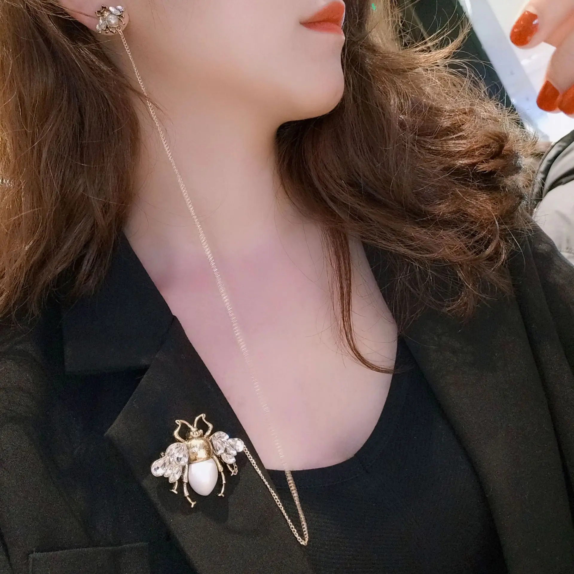 

creative crystal pearl bee brooch earrings hang necklace glasses chain earrings elegant creative earring jewelry gift women, Picture