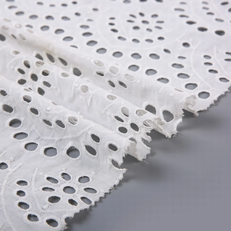 60 Black//Grey//White Dot Cotton Fabric 1/" Flower Applique//Trim//Craft //Sew On H352