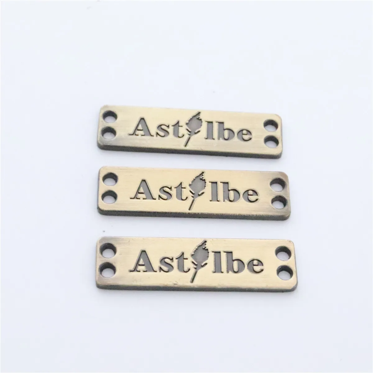 

Zinc Alloy Metal Material Decoration Accessory Type Engraved Enamel Metal Logo Labels for Clothing Bags Jeans Furniture, Custom color