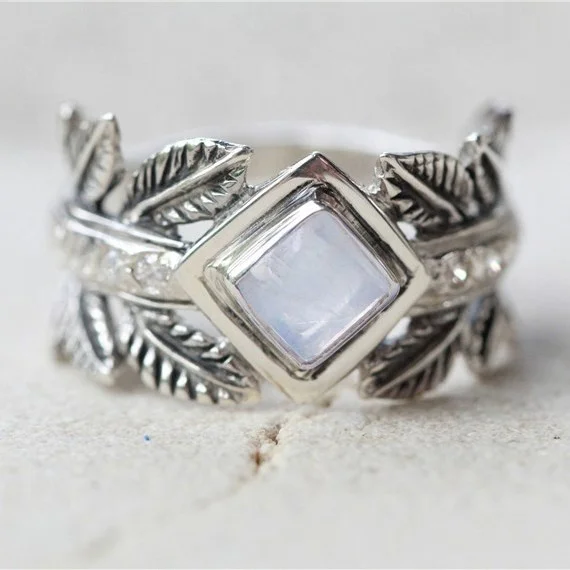 

Vintage Tibetan Silver Ring Big Moonstone Stone Crystal Rings For Women Boho Indian Ring Womens Retro Jewelry Gifts