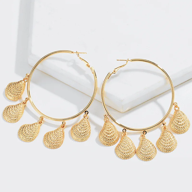 

European vintage earrings Baroque shell conch coin big circle hoop earrings fashion nautical sea wind beach cowrie earrings, Picture