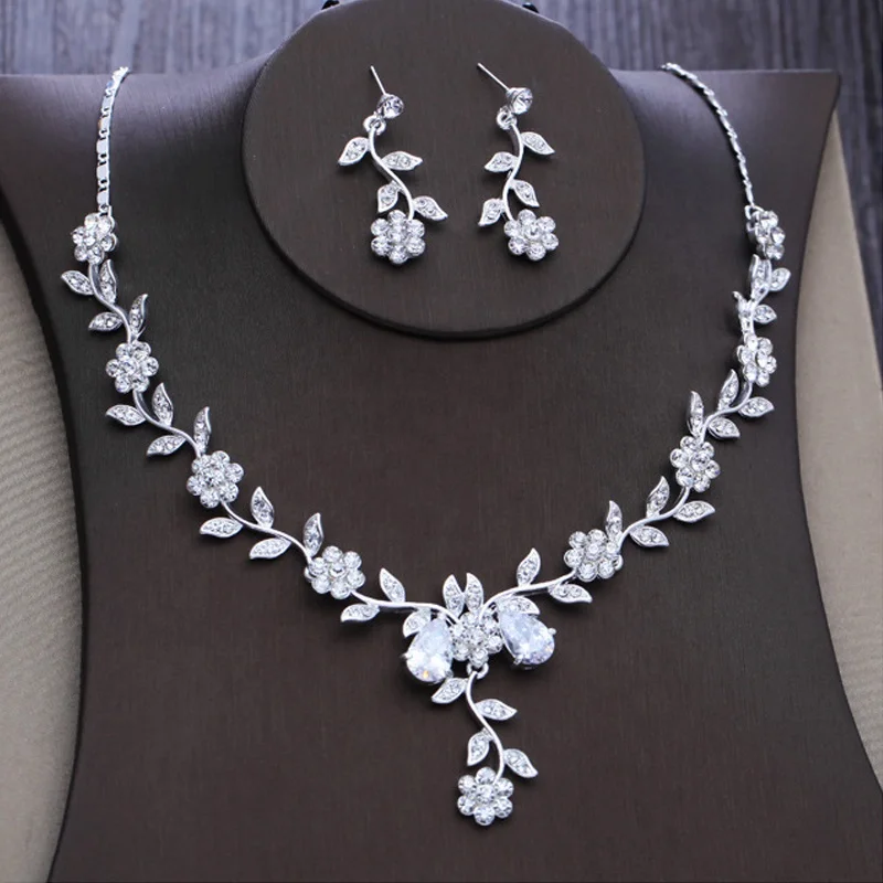 

Genya Wedding Party Accessories Set Bridal Jewelry Set Crystal Rhinestone Necklace Earrings Set, Silver