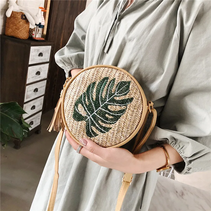 

2019 Wholesale straw raffia bag woman bag leaves pineapple round messenger bag beach style tropical, Natural