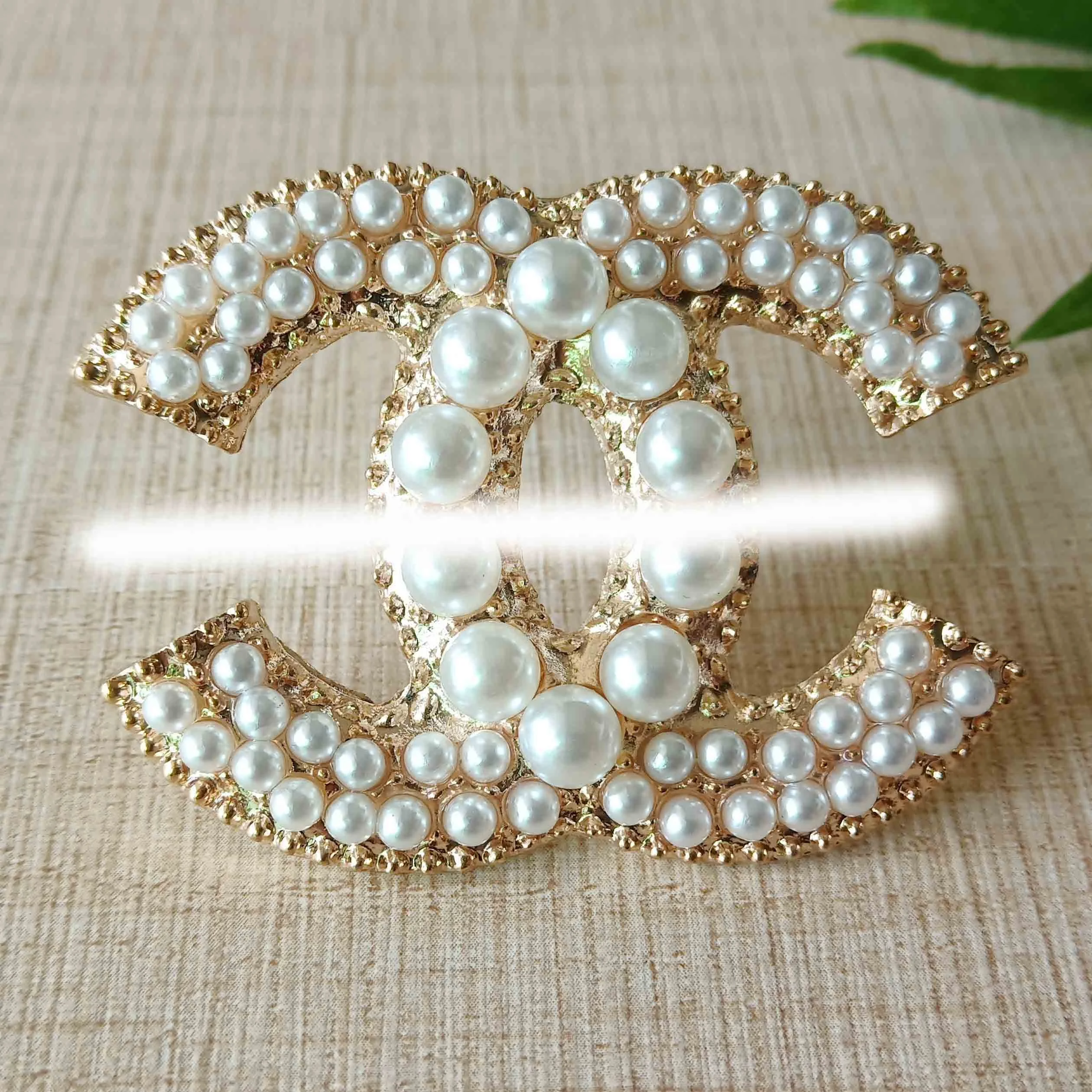 Amazon Hot sale pearl gold metal brooch for women