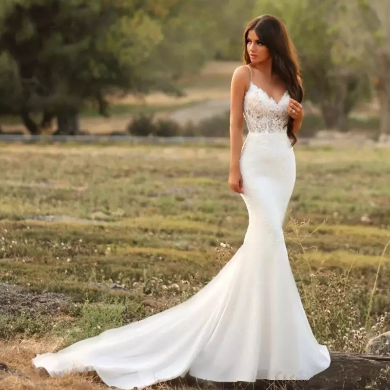 

Spaghetti Straps Sexy Slim Patterns Mermaid Fitting Wedding Dress, Custom made