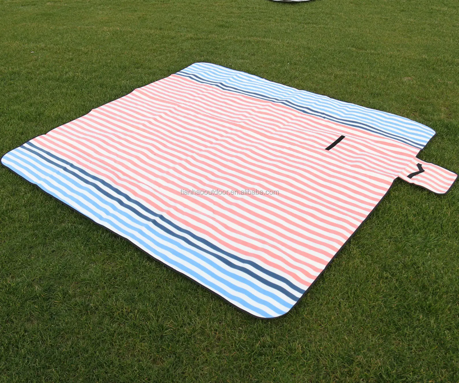 

2019 new design outdoor camping picnic blanket mat rug 200*200 waterproof 100% Polyester polar fleece blanket customize logo