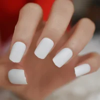 

Neat Snow White Faux Ongles Matte Surface Nail Art Square Medium False Nails with Adhesive Tabs