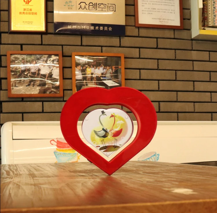 
2019New design loving floating photo frame display&heart-shaped levitation photo frame display 