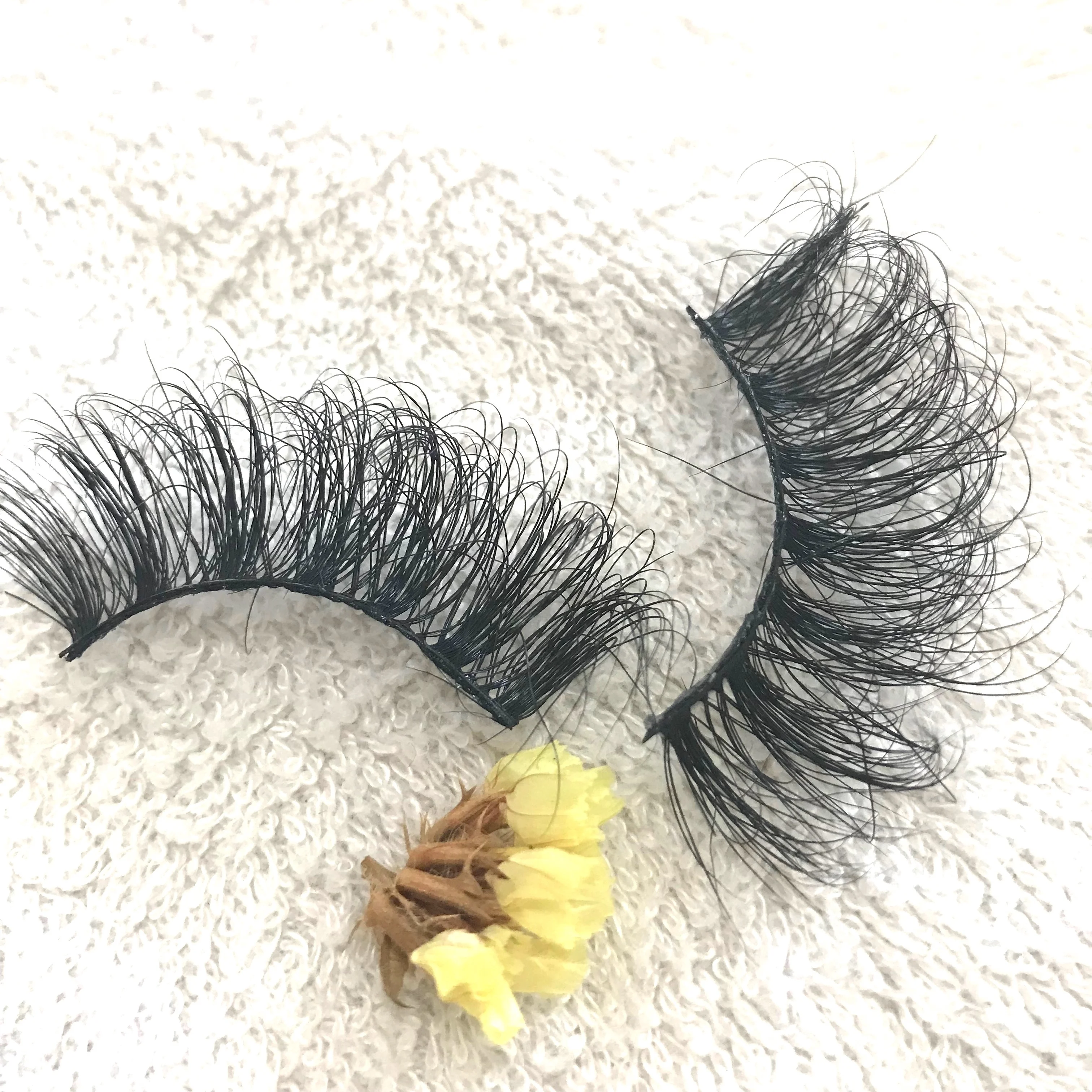 

LOTUS B005 25mm/27mm/30mm long thick eyelashes no brand customer case