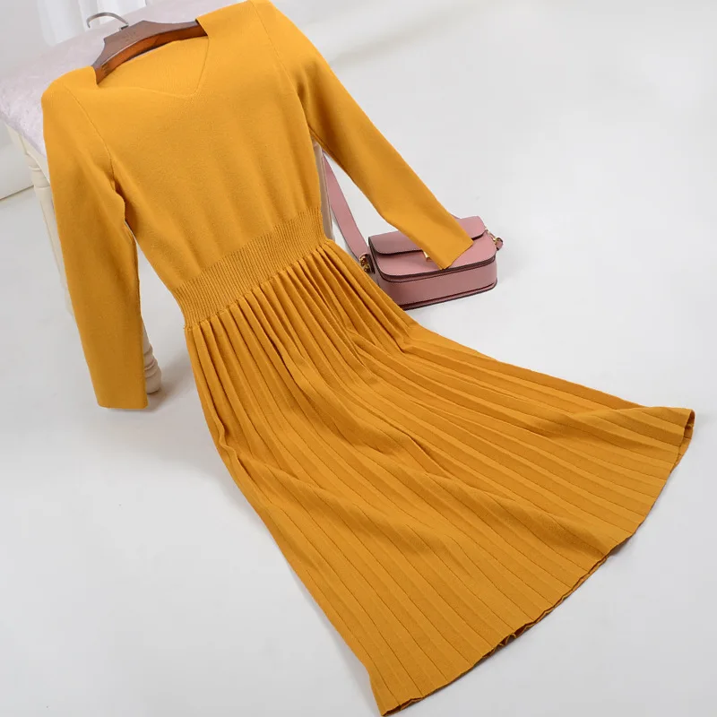 Fashion Knit Pleated V-neck Dress for Ladies with Three-quarter Sleeves for Summer