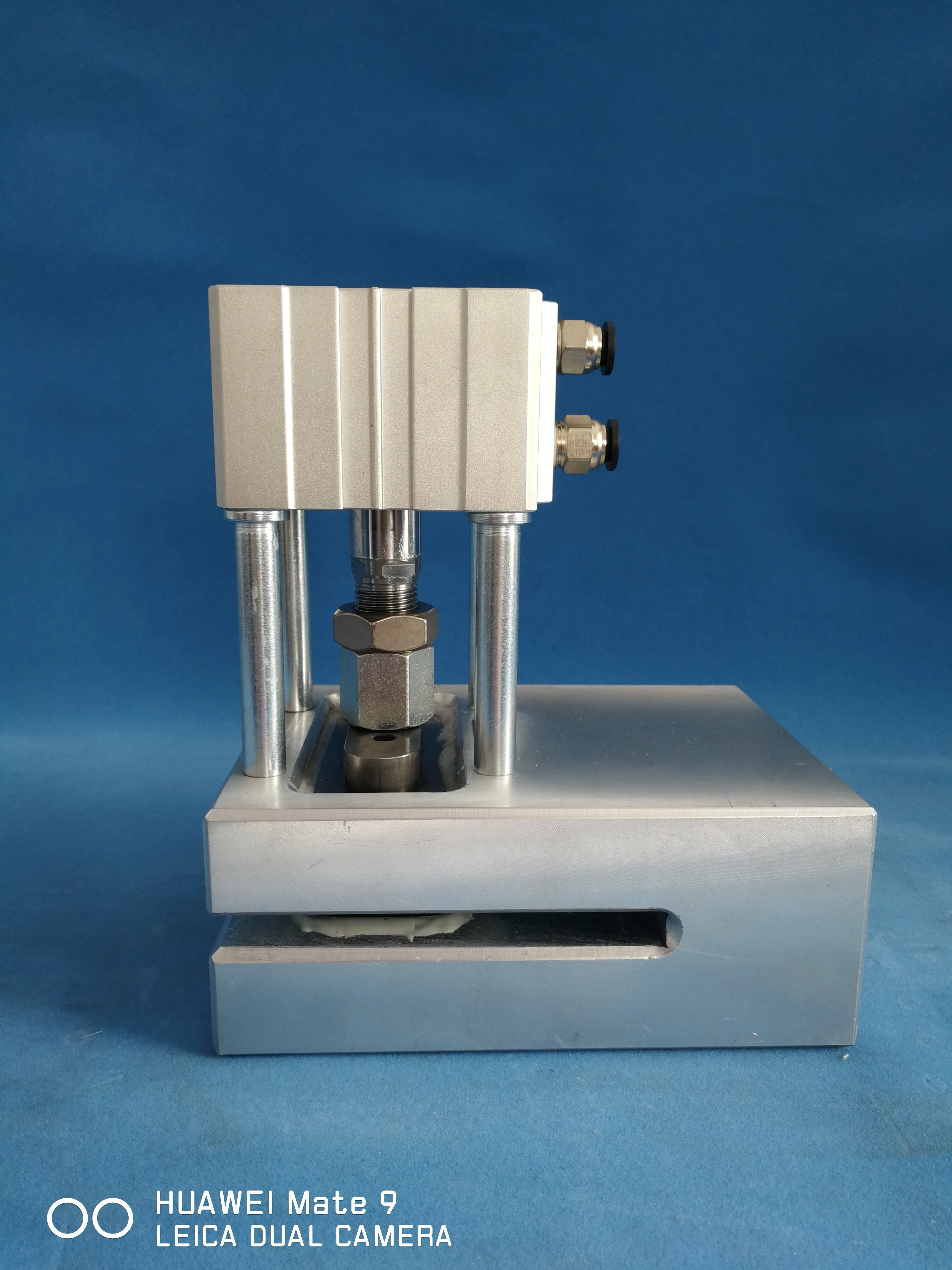 
Plastic bag pneumatic driven D cut handle hole punching machine 