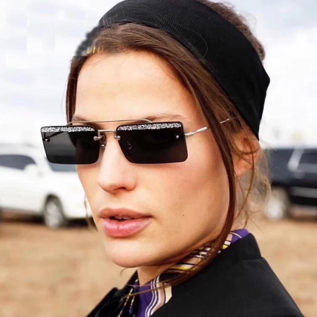 

Retro Sense Square Bling Diamond Small Size Sunglasses