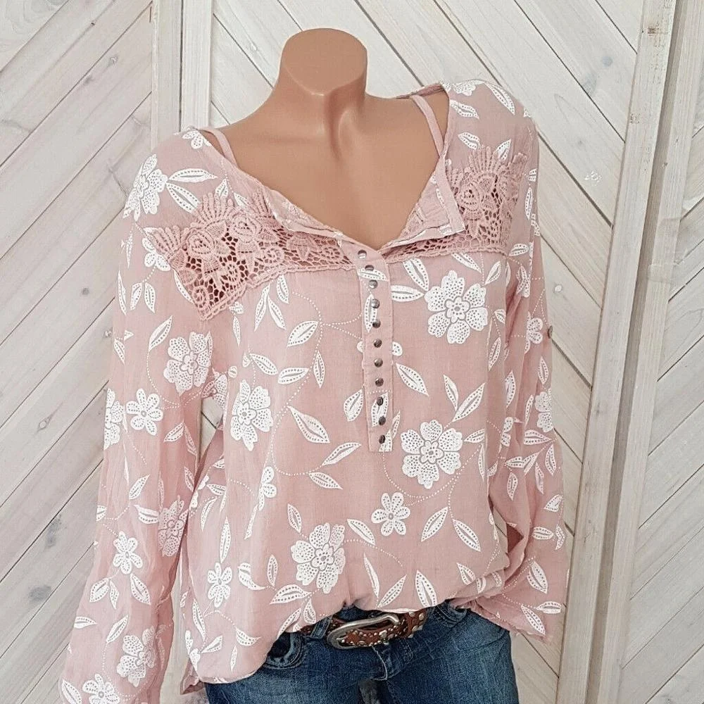 

Fashion Wholesale Women Crochet Lace Patchwork Floral Casual Blouse, As shown in figure