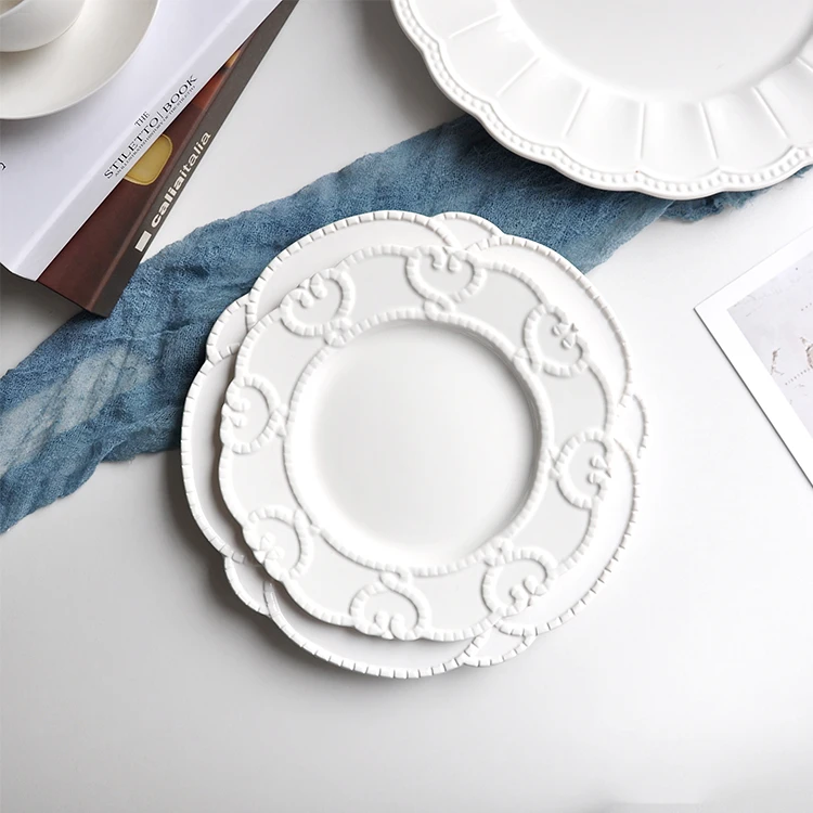 

2019 Luxurious white embossed wedding porcelain charger plate, dinner plate