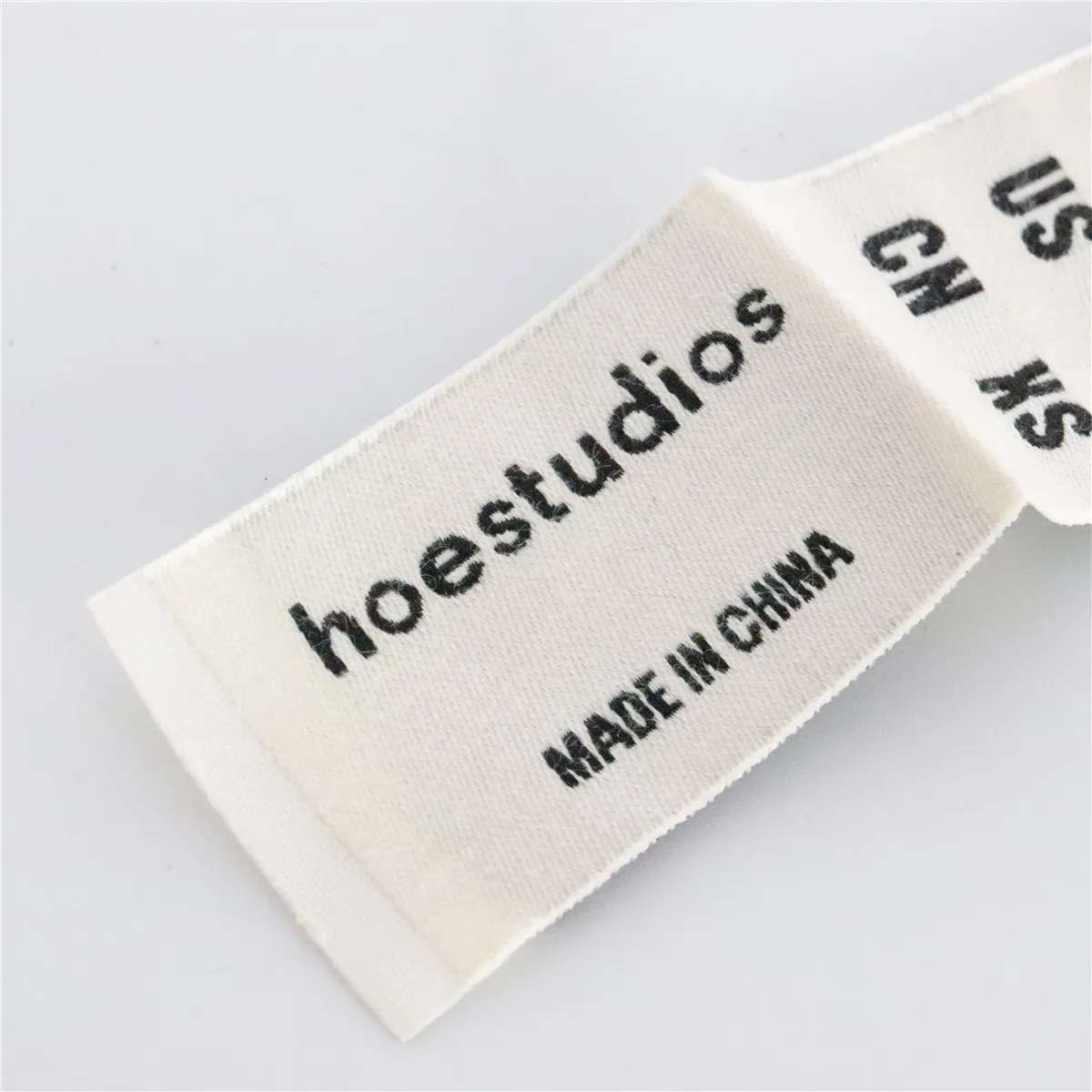 

Custom Die Cut New Design Center Fold Woven Clothes Label In Garment Labels For Clothing