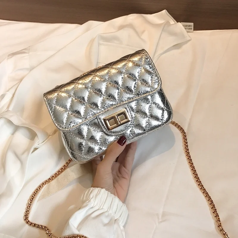 

Young one-shoulder handbag with metal chain for sale