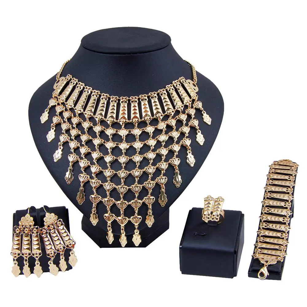 

Luxurious 18K gold women jewelry set
