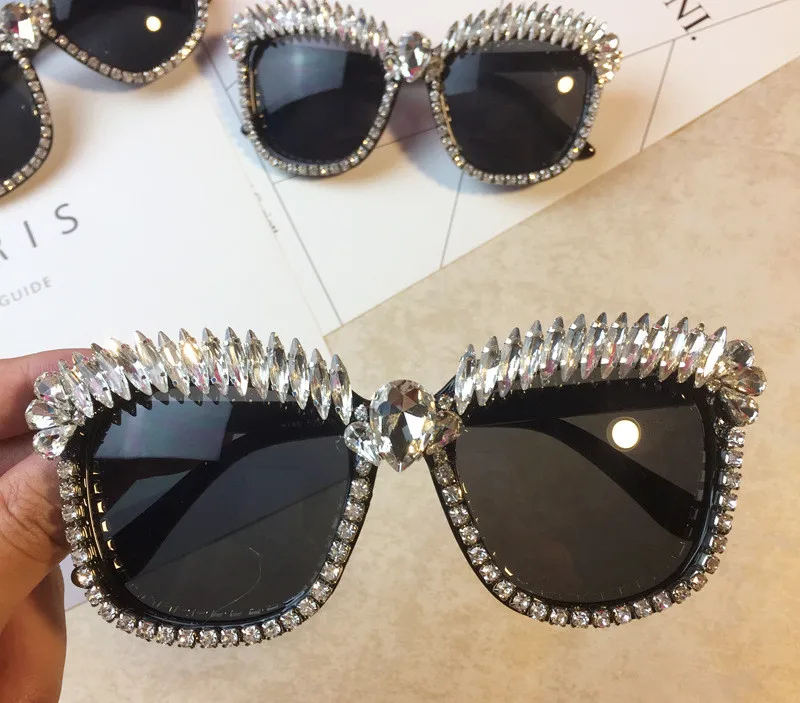 

New style sunglasses with drills, exaggerated Retro, Bling Rhinestones for Women Oversize sun glasses