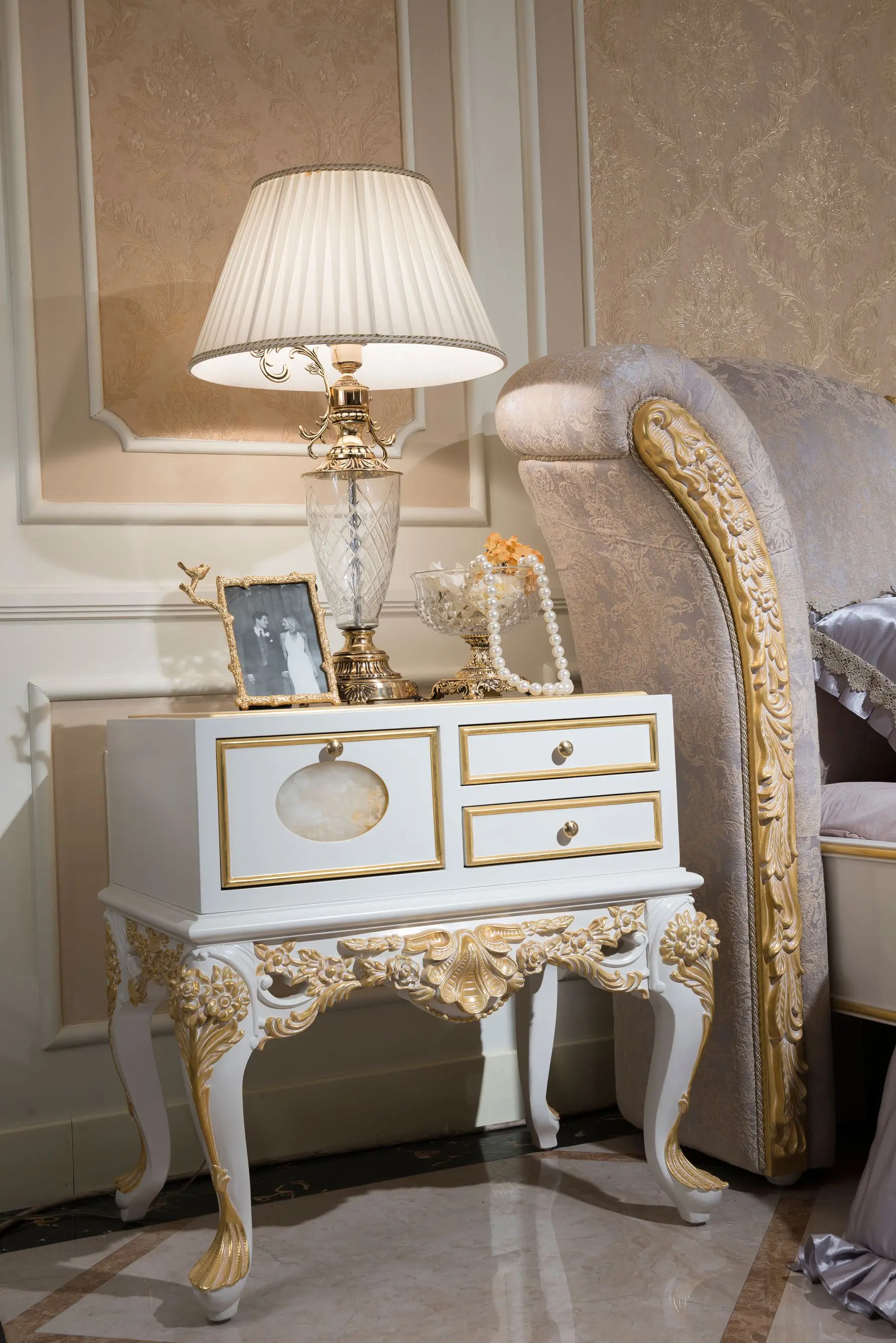 
0066 European white and gold bedroom set, delicate wood carved bed 