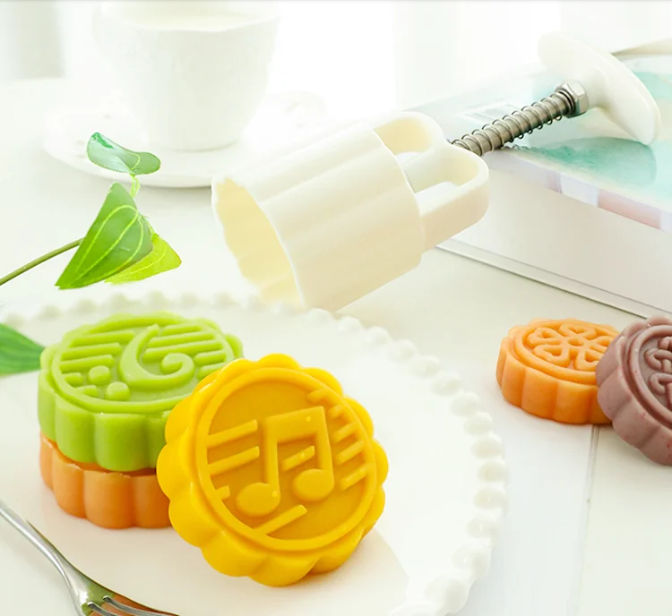 

Wholesale Amazon Different Flavor Creative plastic resin mooncake mold, White