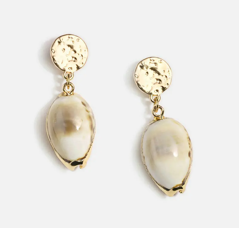 

Women boho beach style pretty earring Natural Simple Cowrie Seashell Conch Dangle gold plated metal post cowrie earrings