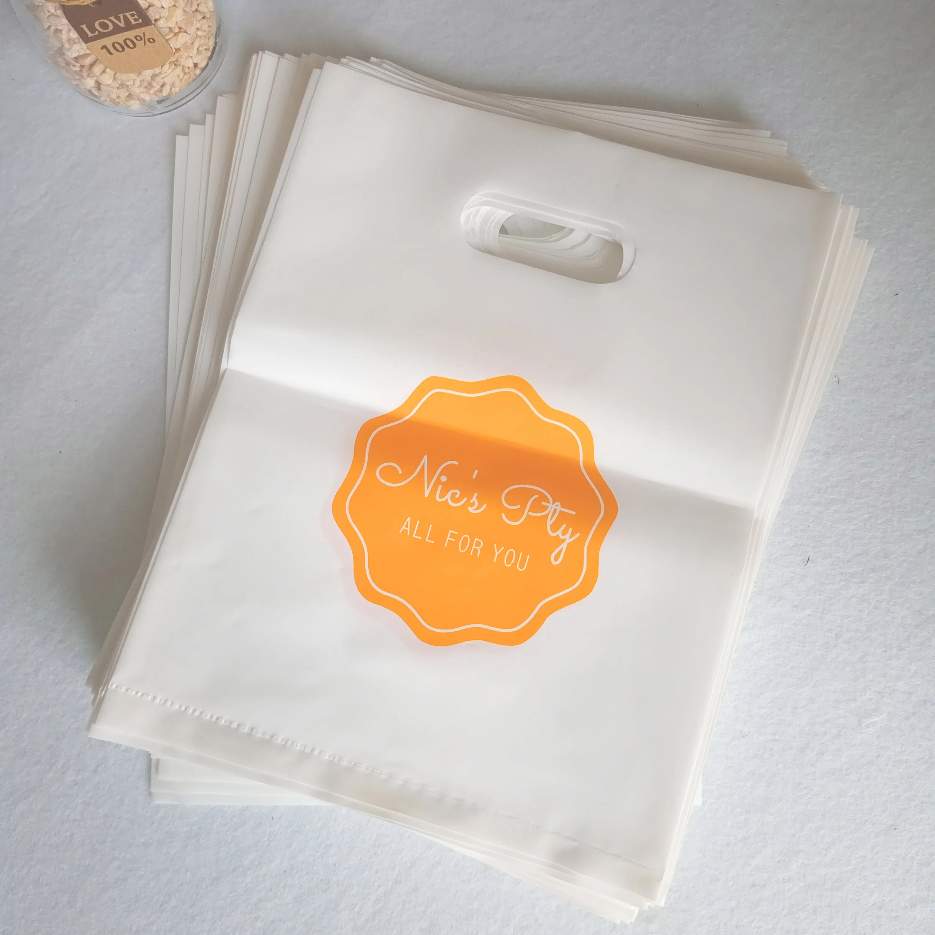 

Wholesale high quality 100% Biodegradable HDPE/LDPE Plastic Packing carries Bag, Customized color