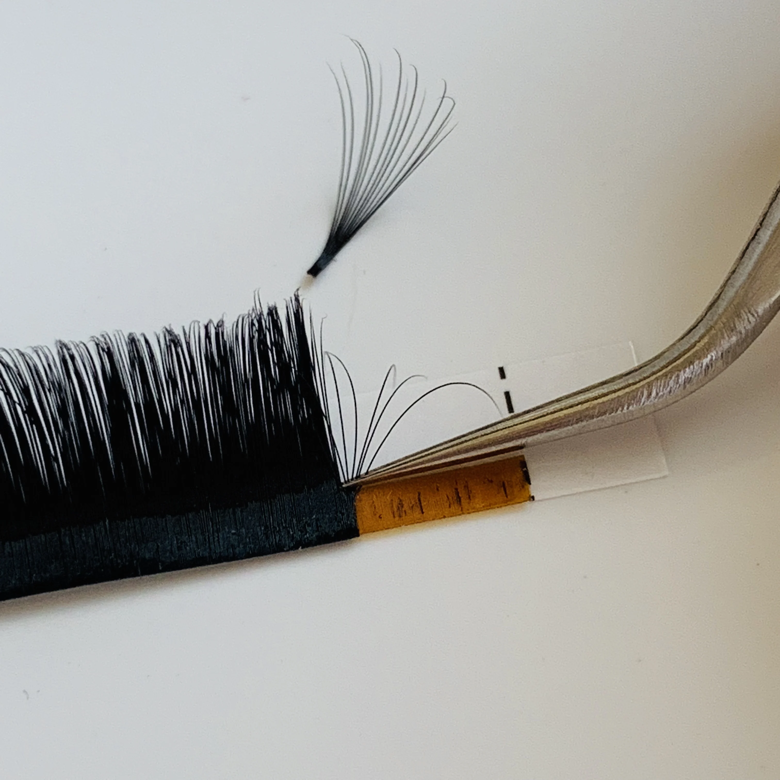 

High quality 0.03 0.05 0.07mm self-fanning mega volume lashes extensions, Black