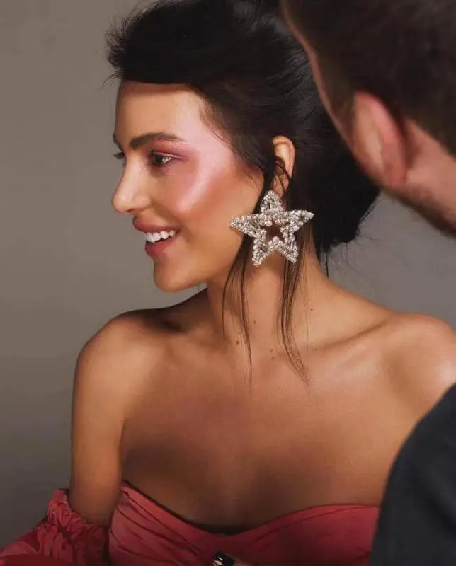 

New Styling Bling Shiny Rhinestone Star Charms Big Stud Earrings for Women Big Crystal Star Pentagram Stud Earrings, Picture