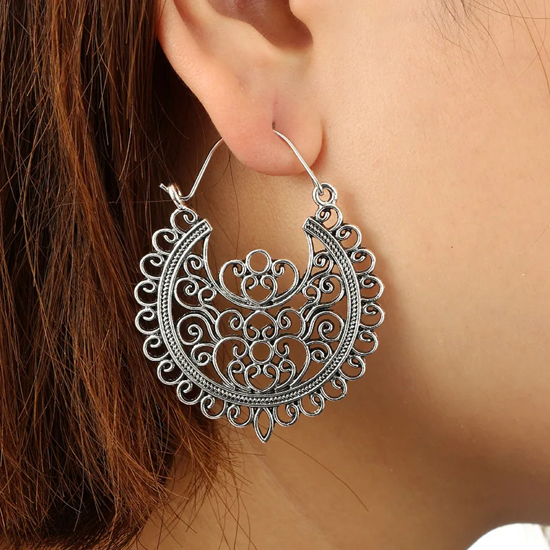 

Middle East Retro Hot Selling Bohemian Hollow Flower Alloy Earrings Fashion Women Boho Ethnic Vintage C Shape Fan Earrings, White