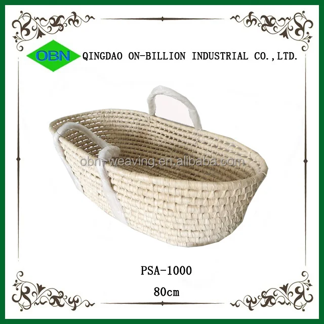 Portable corn husk mose basket for baby carrying