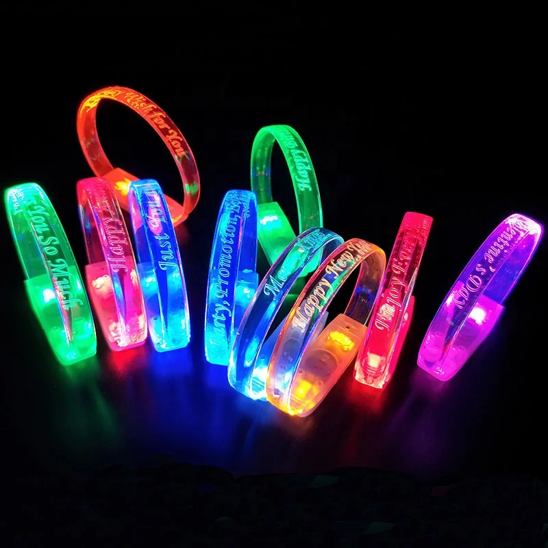 

Personnalis Custom Logo Sound Music Control Flashing Lightup Led Green Red Bracelet Wristband With Led Light