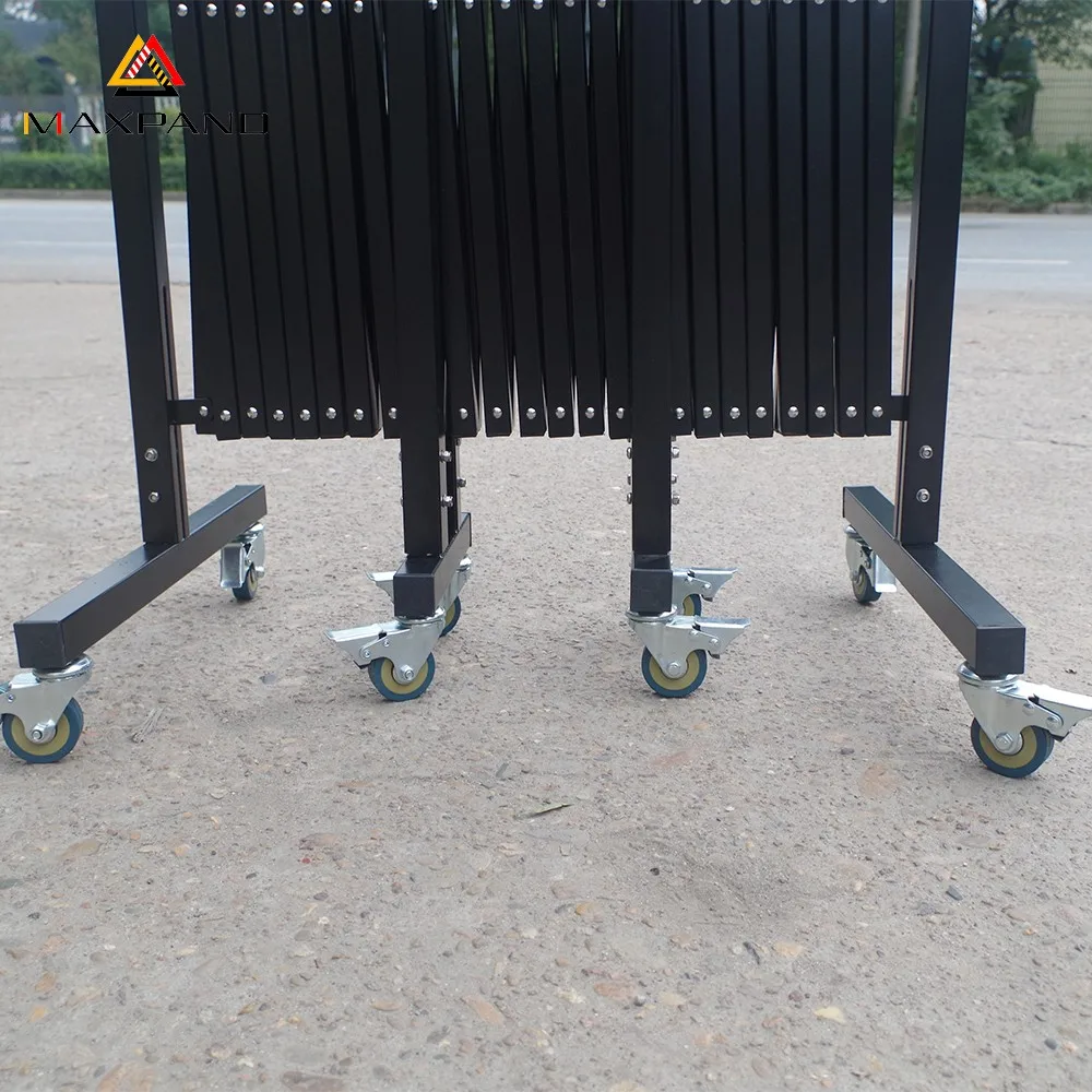 Outdoor Metal Gate Accordion Garage Doors Expanding Retractable