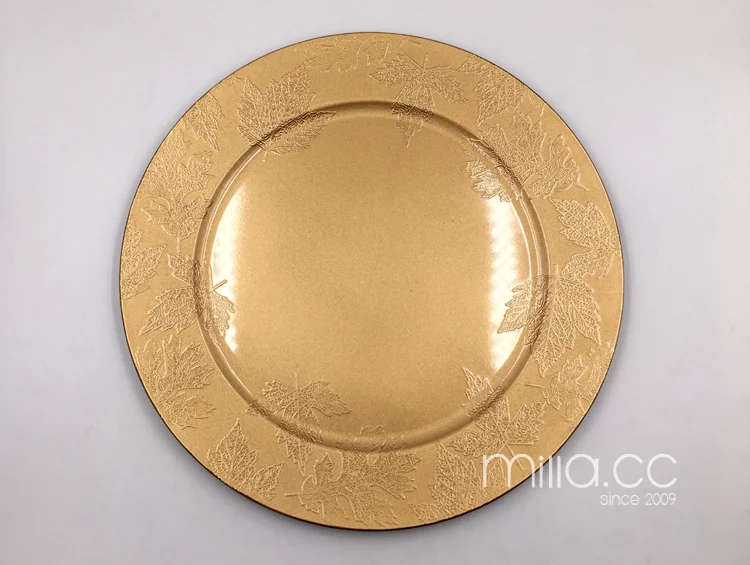 gold plastic plate.png
