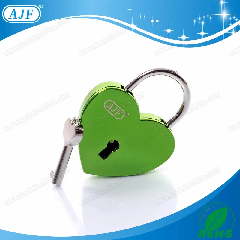 A01-025EGN shiny green love lock.jpg