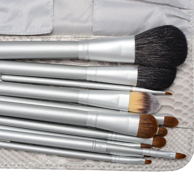 makeup brush kit.jpg