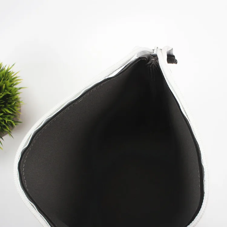 small neoprene zip pouch