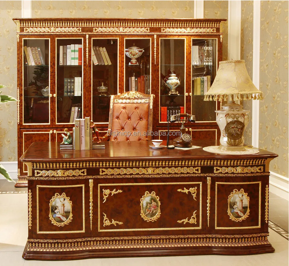 Uma sala de bilhar clássica com mesa de mogno e cadeiras de couro