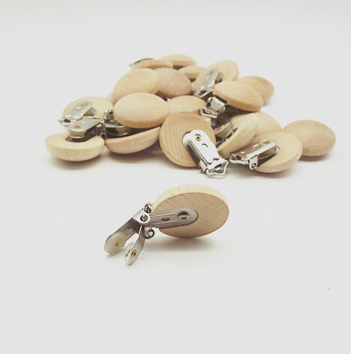 

YDS New Arrival Beech Wooden Round Holder Clip Stainless Steel Wooden Baby Pacifier Clips