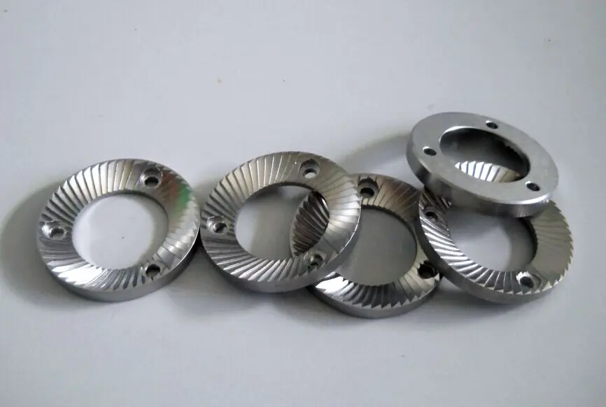 coffee grinding knife less 100k.jpg