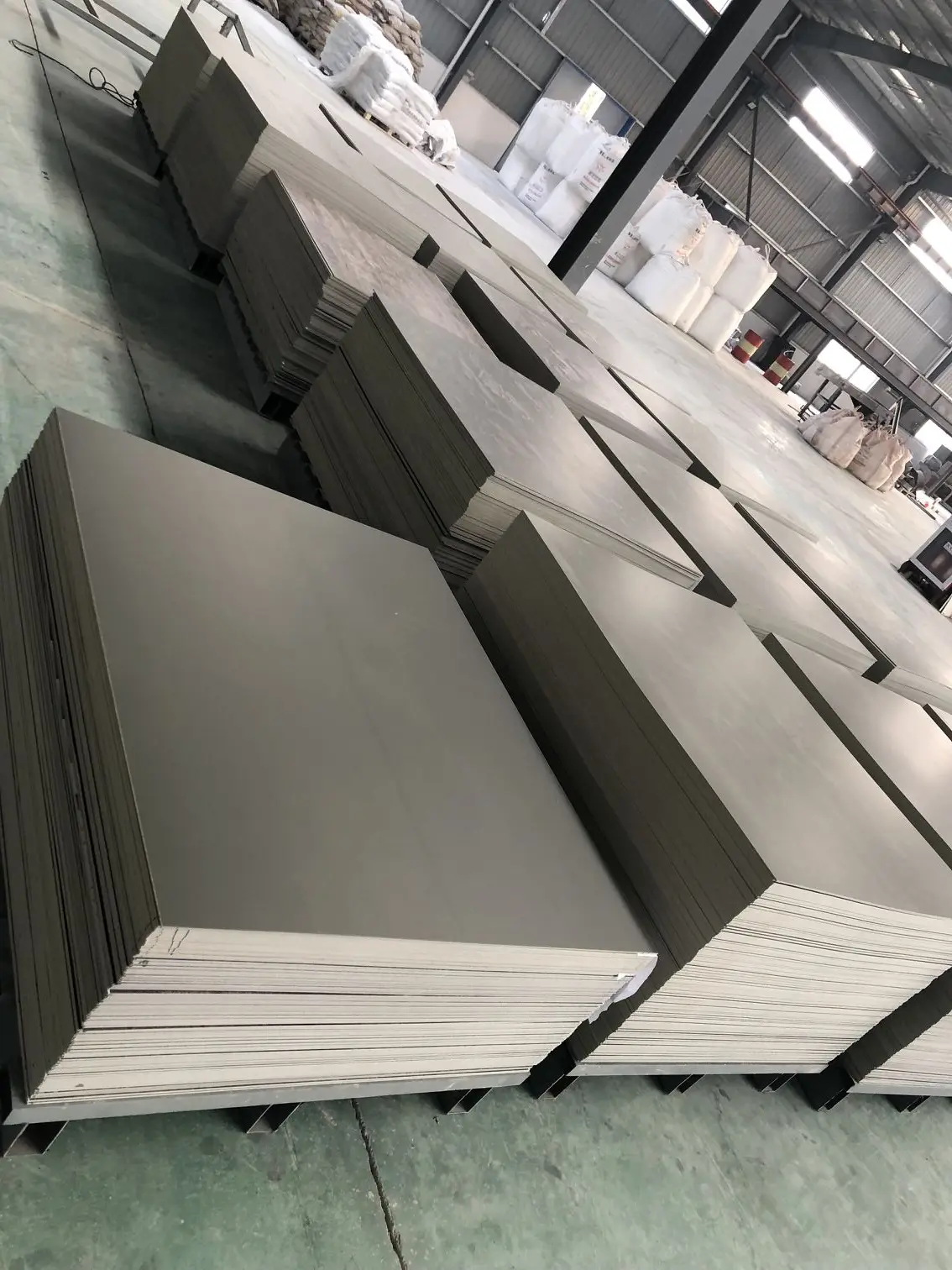 Waterproof and UV protected anti-bacterial SPC 4-6mm plastic flooring vinyl plank