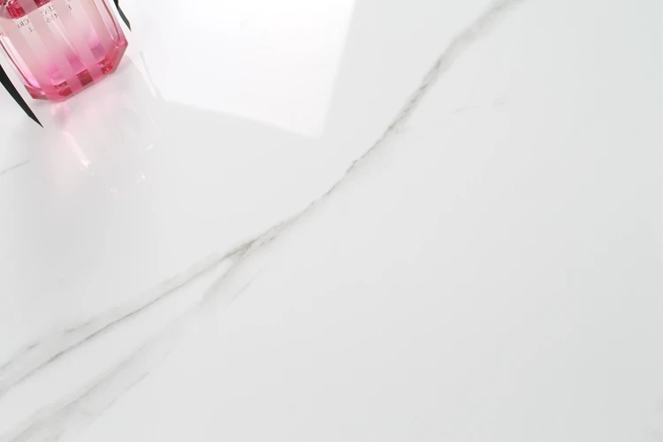 Yemen Ceramic Tiles Glossy Polished Glazed Bright Bone White Porcelain