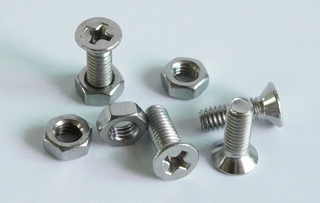 2 标准的六角螺母 或 din 标准开槽 csk 螺栓和 din934 六角螺母 3.