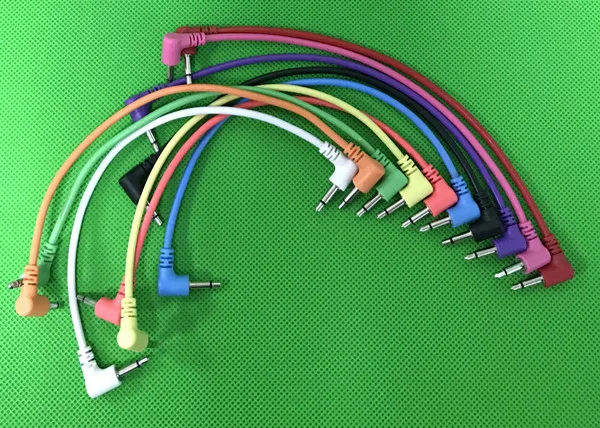 angle 3.5mm patch cable1.jpg